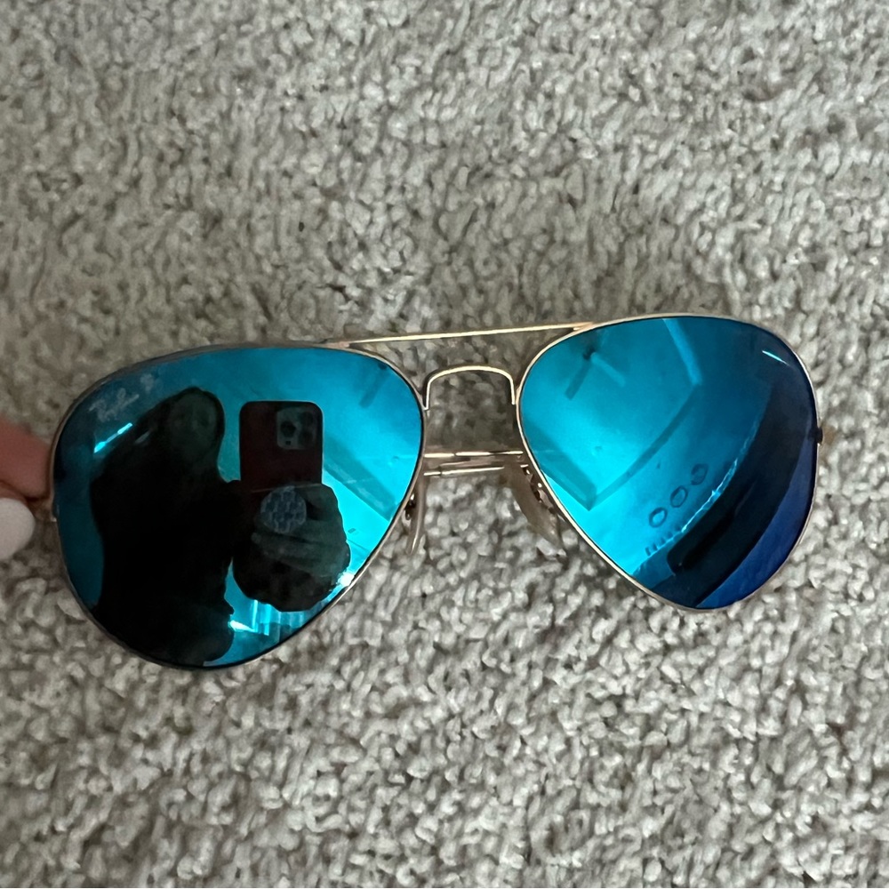 RayBan Aviator polarized with mirrored blue lenses. Barely worn!